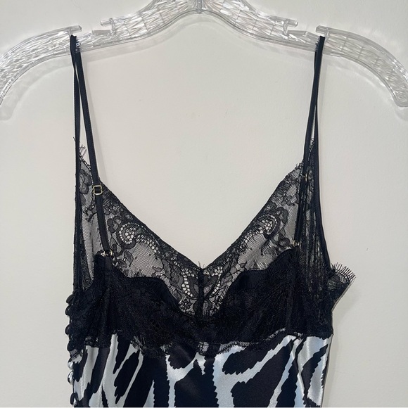 NICHOLAS Sage lace-trimmed printed satin maxi dress - Picture 9 of 11